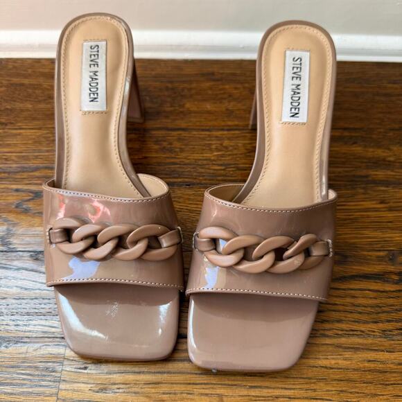Steve Madden Women's Tan Patent Rego Heels Slide Sandals With Chain Hardware 7M - Picture 1 of 6